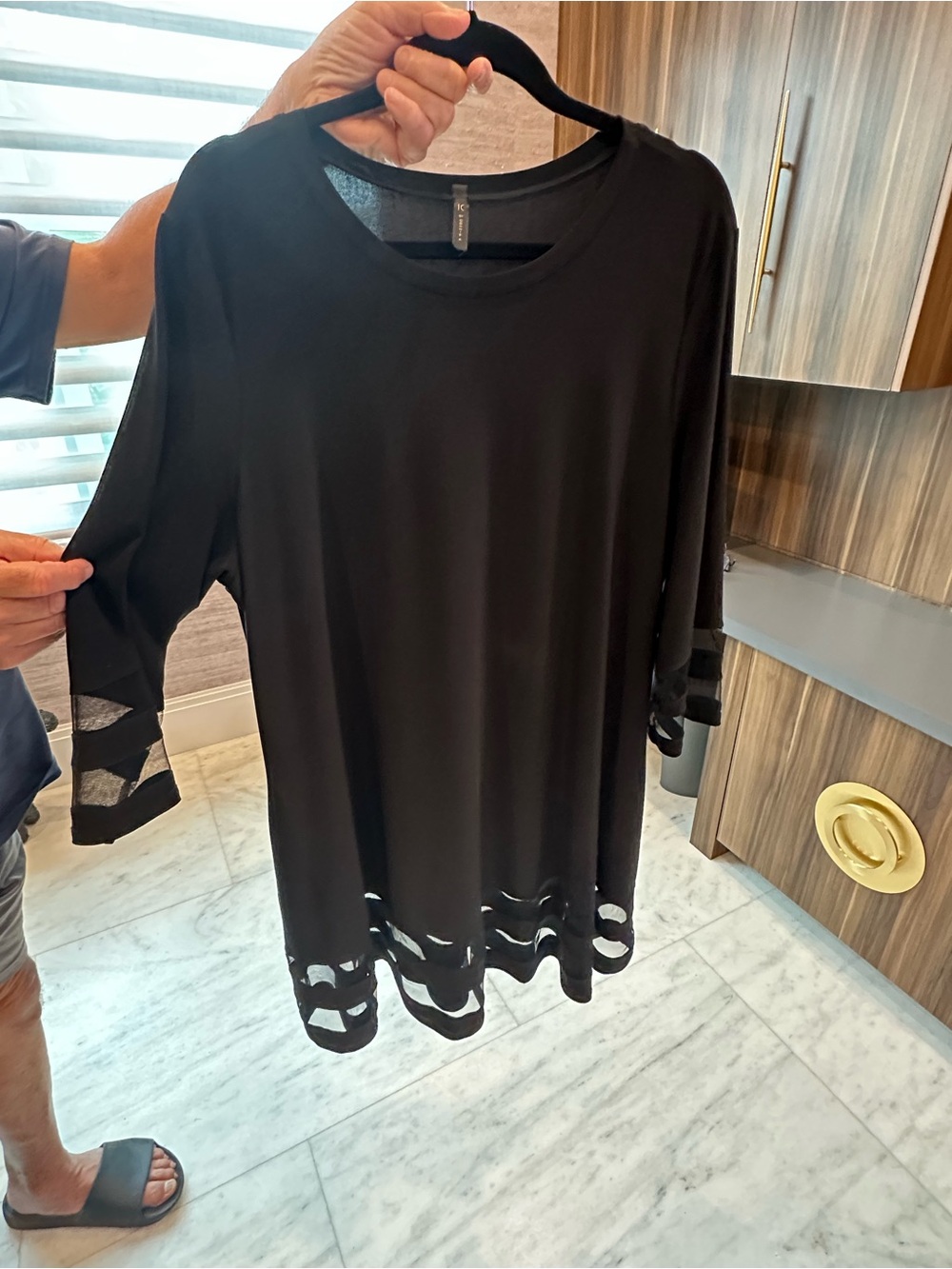 Black Women's Cutout Hem Tunic Top